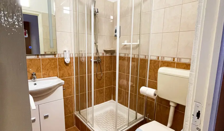 reg-t Hotel Tata - Oktber 23.