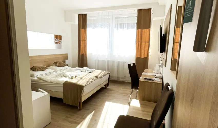 reg-t Hotel Tata - Oktber 23.