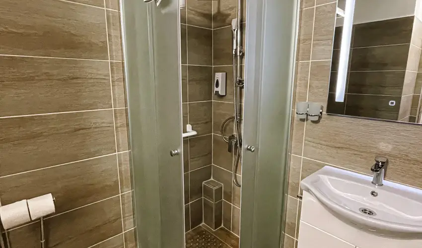 reg-t Hotel Tata - Oktber 23.