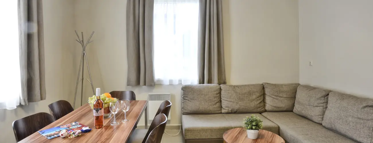 Pandora Zsry Apartmanok Mezkvesd - Oktber 23. 