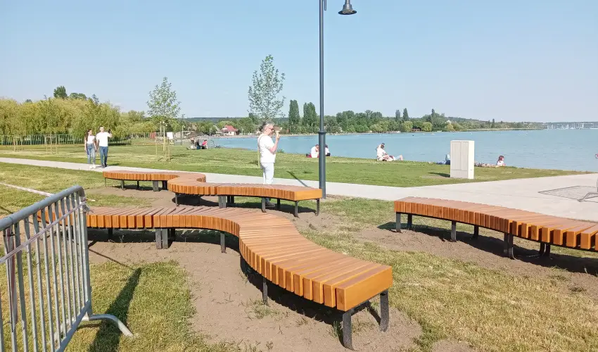 Parti S�t�ny Vend�gh�z Balatonkenese - Okt�ber 23.