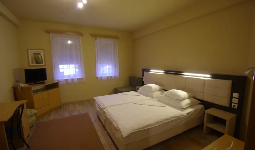 Hotel Vad�szk�rt Sz�kesfeh�rv�r - Okt�ber 23.