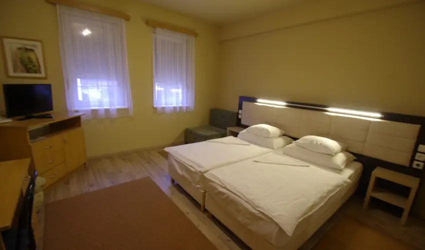 Hotel Vad�szk�rt Sz�kesfeh�rv�r - Okt�ber 23.