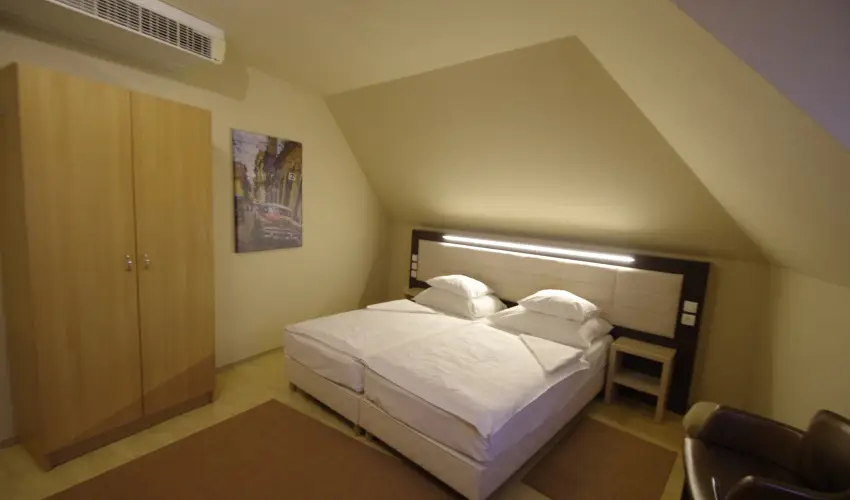 Hotel Vad�szk�rt Sz�kesfeh�rv�r - Okt�ber 23.