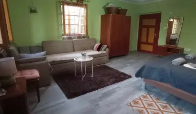 Pni Kuck Vendghz s Minifarm  Hosszvlgy