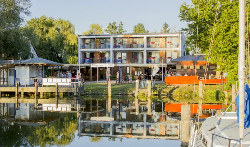 Port Étterem & Panzió Balatonmáriafürdő - Október 23. (min. 3 éj)