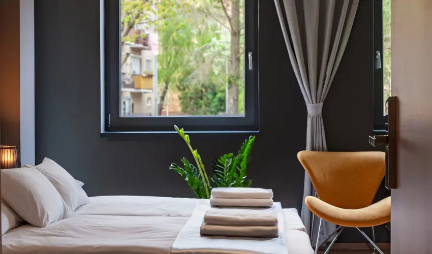 R31 Residence Srvr - Oktber 23. (min. 2 j)