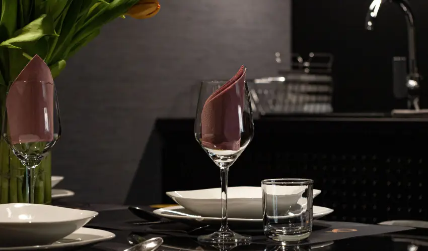 R31 Residence Srvr - Oktber 23. (min. 2 j)