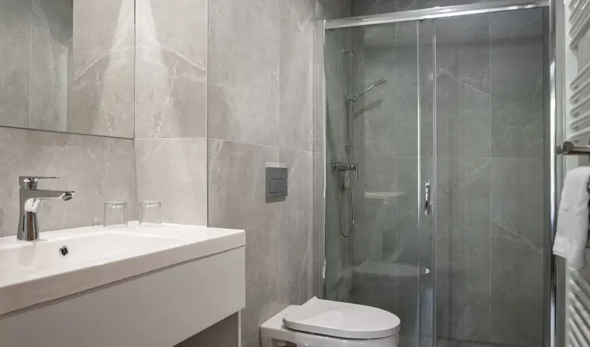 R31 Residence Srvr - Oktber 23. (min. 2 j)