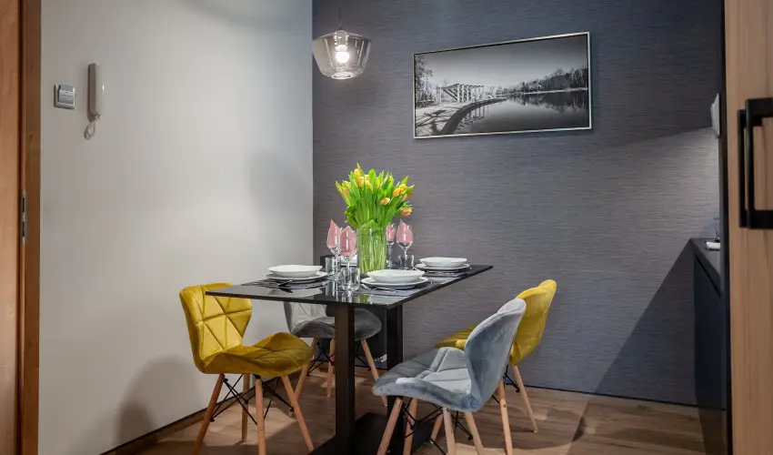 R31 Residence Srvr - Oktber 23. (min. 2 j)