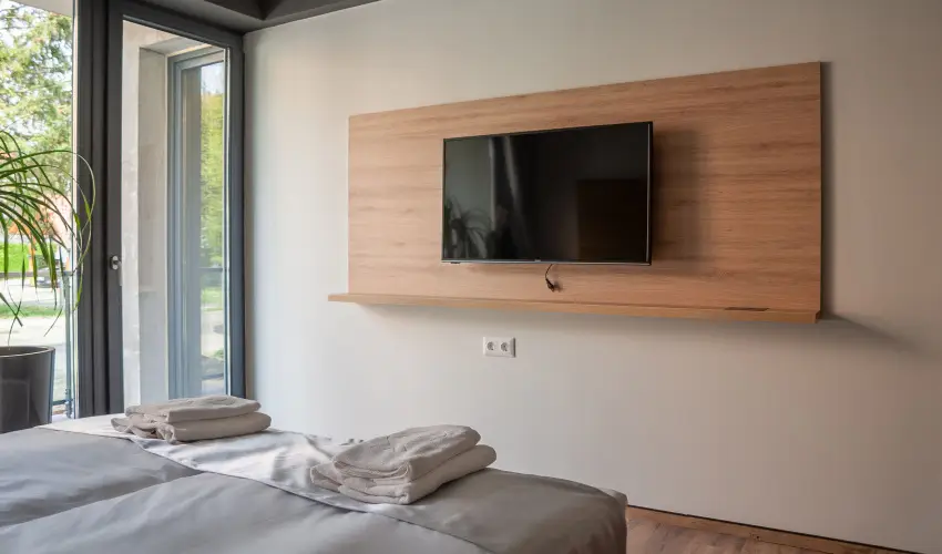 R31 Residence Srvr - Oktber 23. (min. 2 j)