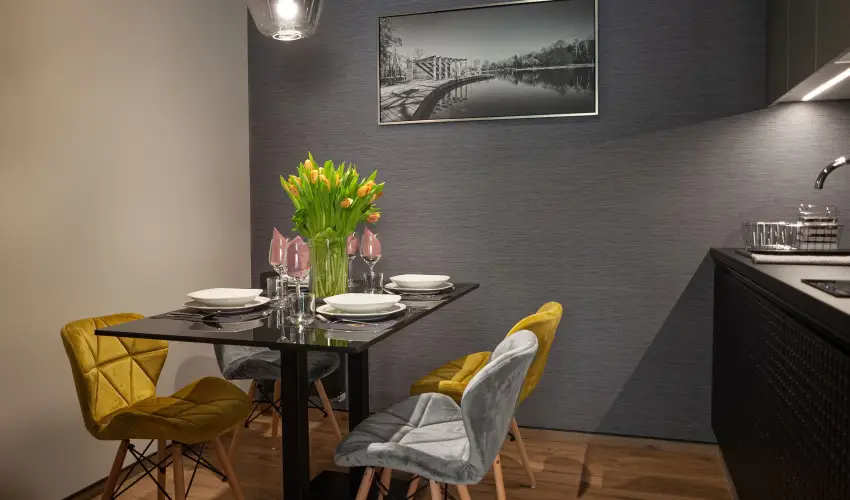 R31 Residence Srvr - Oktber 23. (min. 2 j)