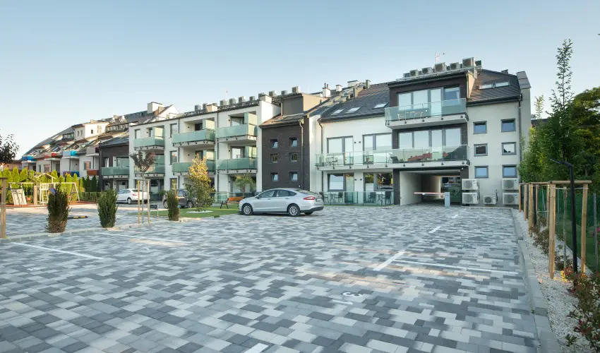 R31 Residence Srvr - Oktber 23. (min. 2 j)