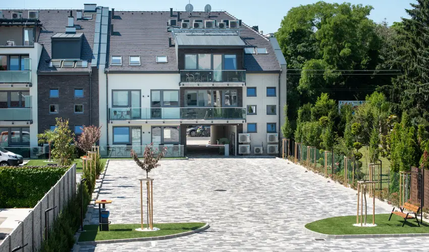 R31 Residence Srvr - Oktber 23. (min. 2 j)