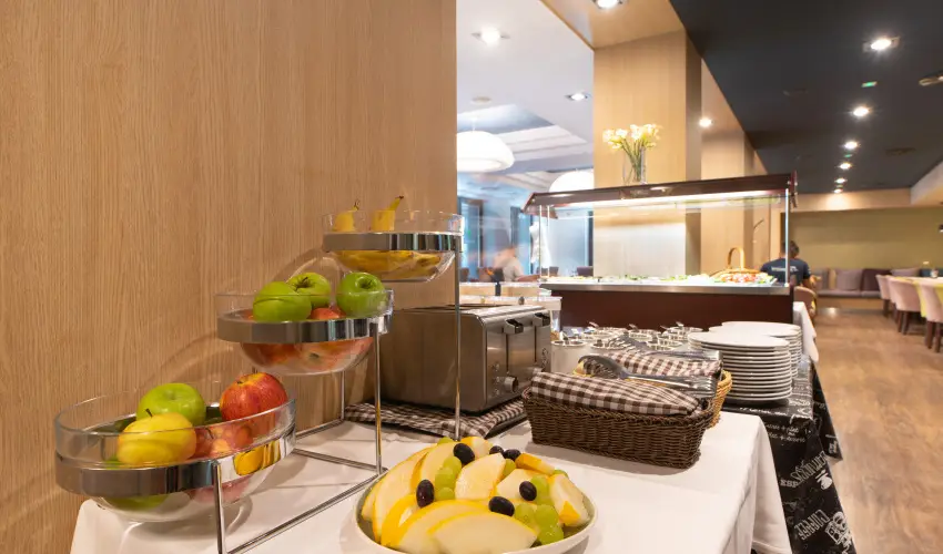 R31 Residence Srvr - Oktber 23. (min. 2 j)