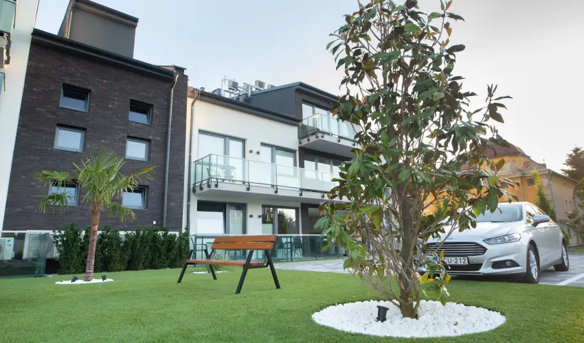 R31 Residence Srvr - Oktber 23. (min. 2 j)