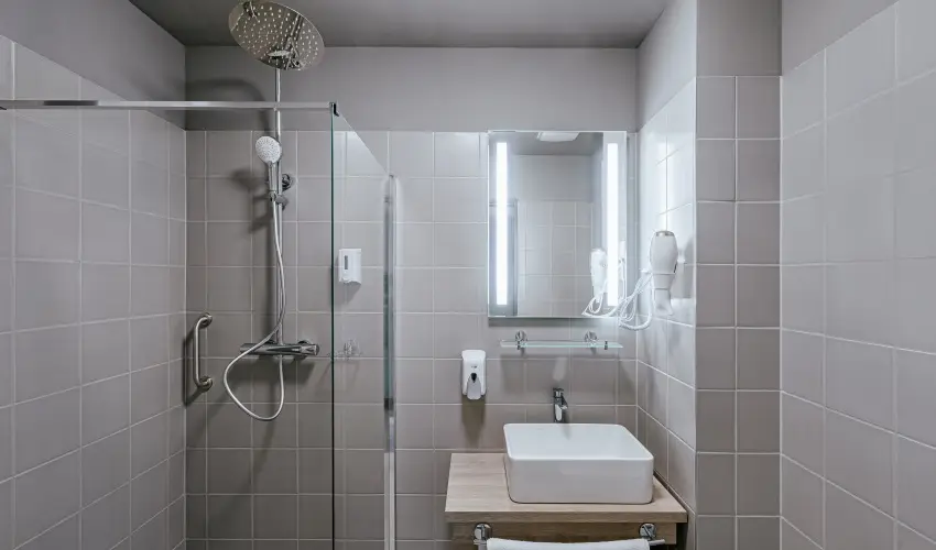 R�k�czi Hotel, T�bor �s Rendezv�nyk�zpont S�toralja�jhely - Okt�ber 23.