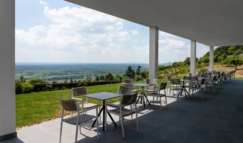 R�k�czi Hotel, T�bor �s Rendezv�nyk�zpont S�toralja�jhely - Okt�ber 23.