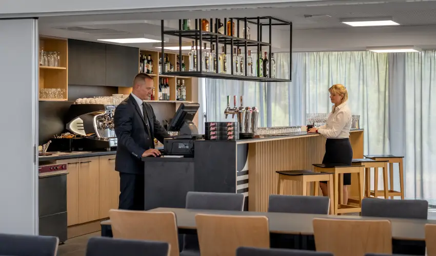 R�k�czi Hotel, T�bor �s Rendezv�nyk�zpont S�toralja�jhely - Okt�ber 23.