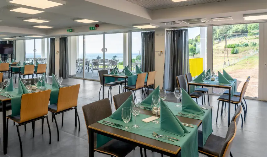 R�k�czi Hotel, T�bor �s Rendezv�nyk�zpont S�toralja�jhely - Okt�ber 23.