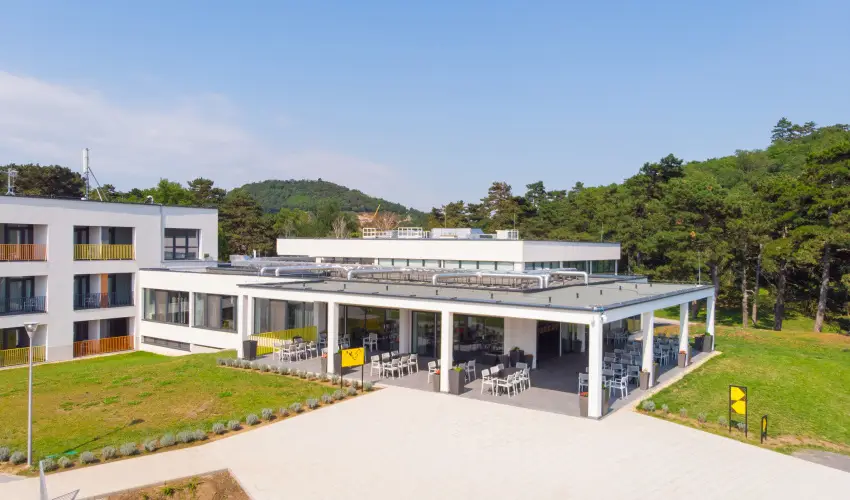 R�k�czi Hotel, T�bor �s Rendezv�nyk�zpont S�toralja�jhely - Okt�ber 23.