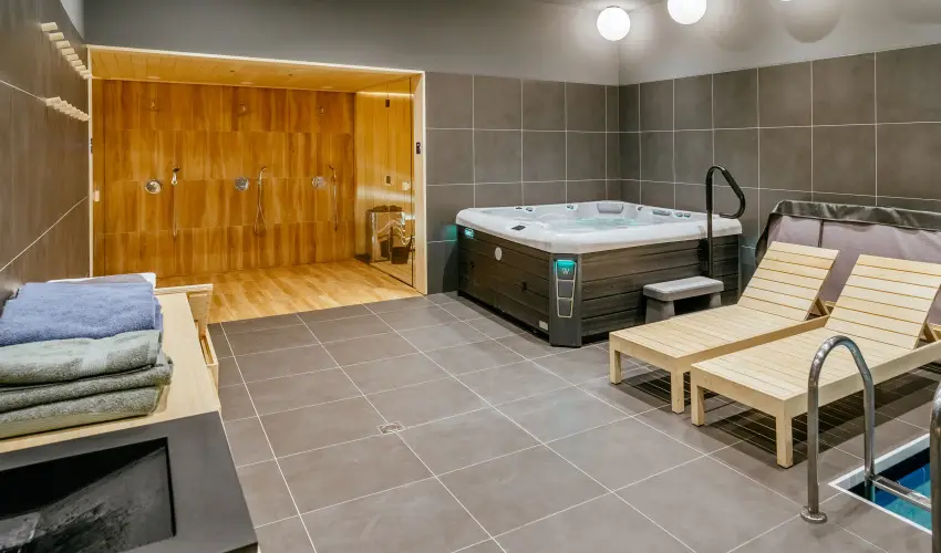 R�k�czi Hotel, T�bor �s Rendezv�nyk�zpont S�toralja�jhely - Okt�ber 23.