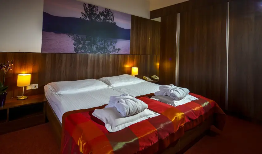 Royal Club Hotel Visegrd - Oktber 23. (min. 2 j)