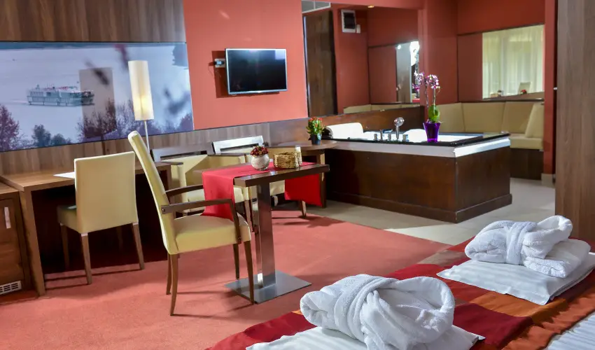 Royal Club Hotel Visegrd - Oktber 23. (min. 2 j)