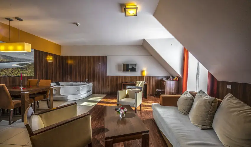 Royal Club Hotel Visegrd - Oktber 23. (min. 2 j)