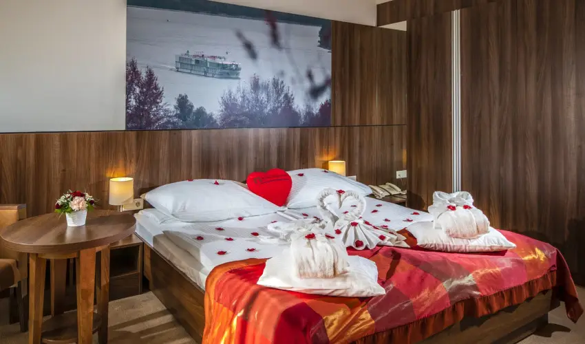 Royal Club Hotel Visegrd - Oktber 23. (min. 2 j)