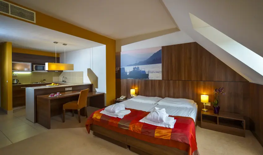 Royal Club Hotel Visegrd - Oktber 23. (min. 2 j)