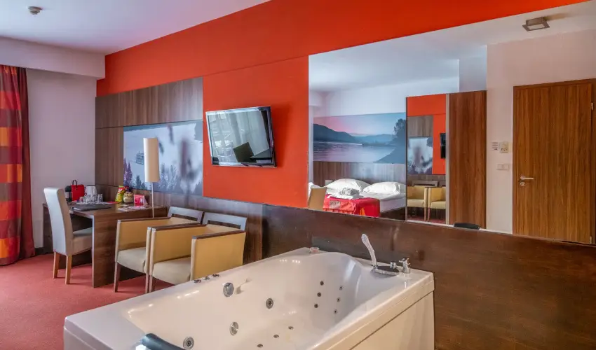 Royal Club Hotel Visegrd - Oktber 23. (min. 2 j)