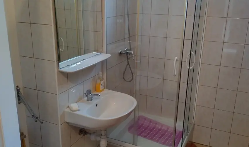 Rzsi Vendghz Mihlyhza - Oktber 23.  (min. 2 j)