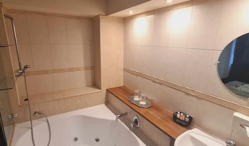 Salg Hotel Salgtarjn-Eresztvny - Oktber 23. (min. 2 j)