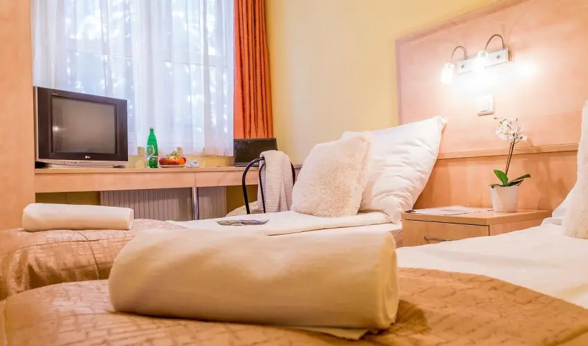 Salg Hotel Salgtarjn-Eresztvny - Oktber 23. (min. 2 j)
