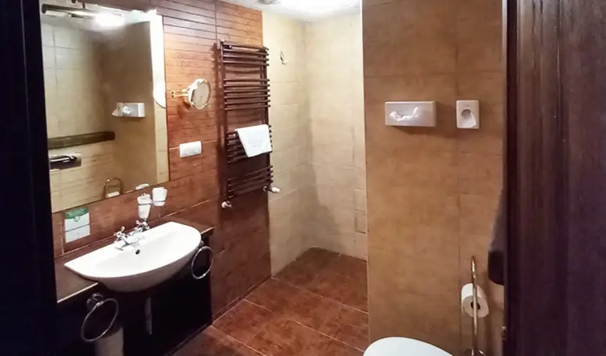 Sri Udvar Dunakiliti - Oktber 23. (min. 2 j)