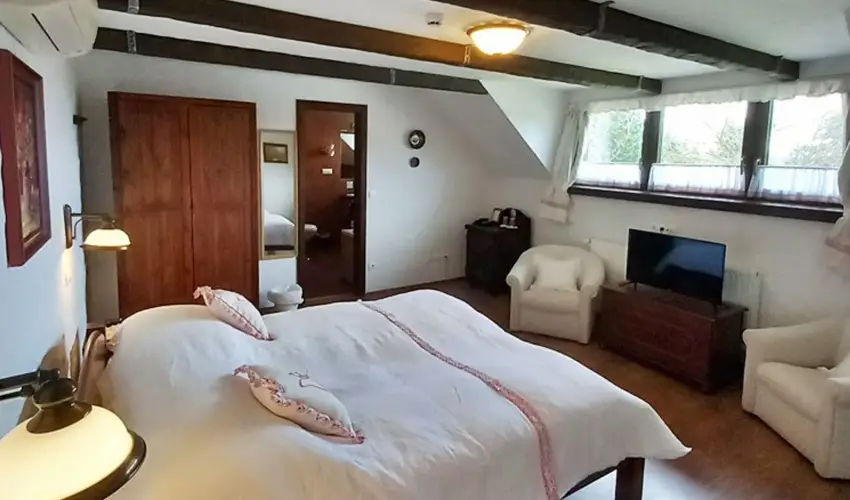 Sri Udvar Dunakiliti - Oktber 23. (min. 2 j)