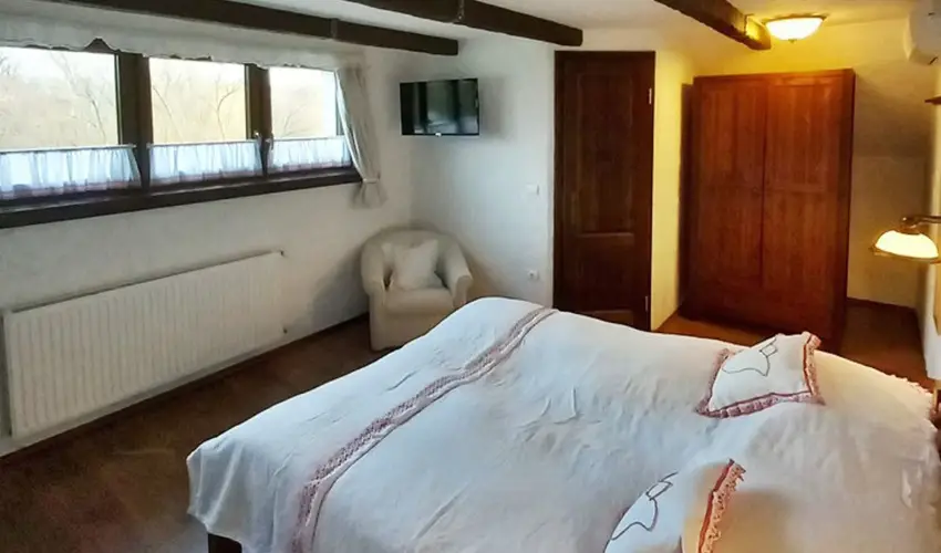 Sri Udvar Dunakiliti - Oktber 23. (min. 2 j)