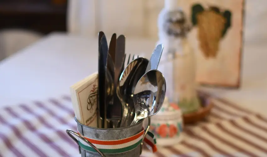 Sri Udvar Dunakiliti - Oktber 23. (min. 2 j)