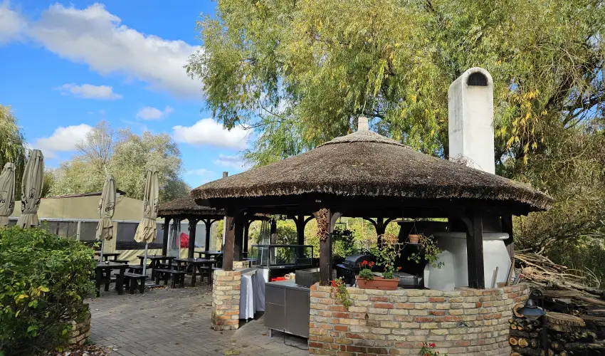 Sri Udvar Dunakiliti - Oktber 23. (min. 2 j)