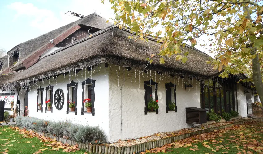 Sri Udvar Dunakiliti - Oktber 23. (min. 2 j)