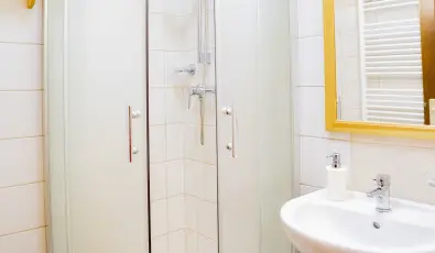 Sasr�ti Vad�szkast�ly Almamell�k