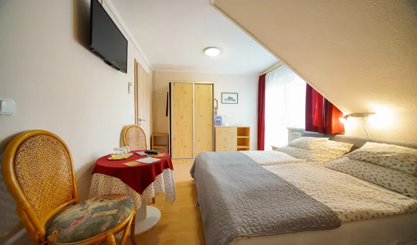 Siesta Vendghz Eger - Oktber 23. (min. 2 j)