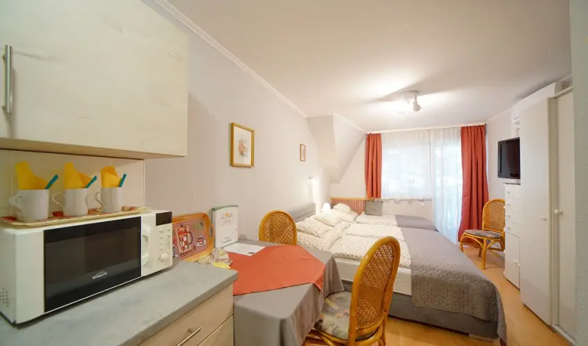 Siesta Vend�gh�z Eger - Okt�ber 23. Minimum 2 �j (min. 2 �j)