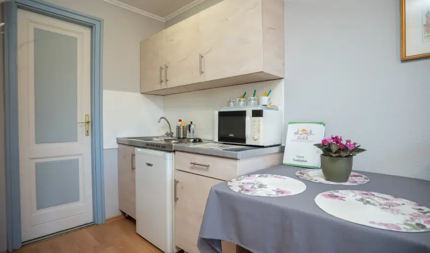 Siesta Vend�gh�z Eger - Okt�ber 23. (min. 2 �j)