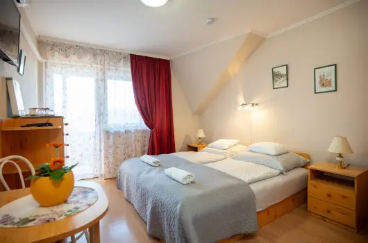 Siesta Vend�gh�z - Okt�ber 23. (min. 2 �j)