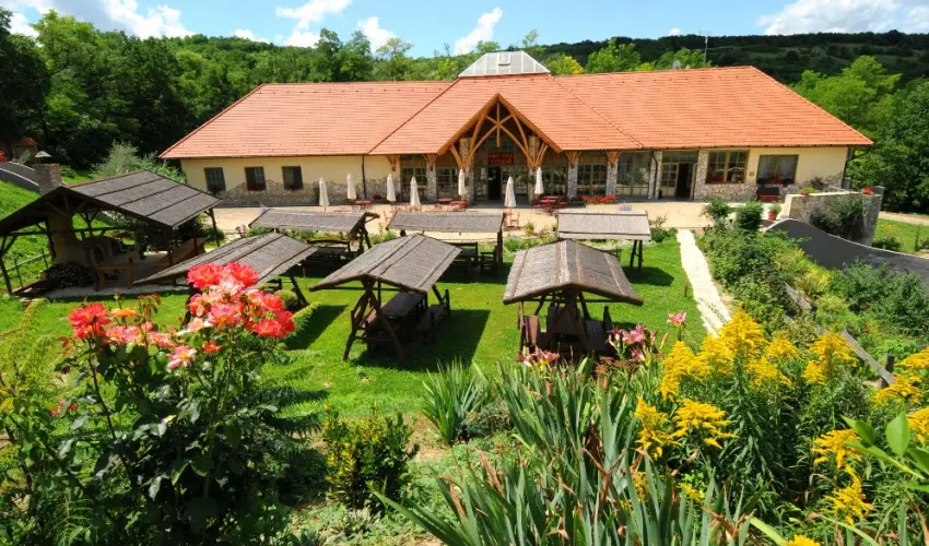 Somogy Kertje �d�l�falu �s �tterem Bonnya - Okt�ber 23. (min. 2 �j)