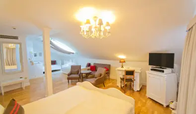 Szrcsa Hotel Szkesfehrvr