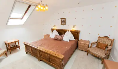 Szrcsa Hotel Szkesfehrvr