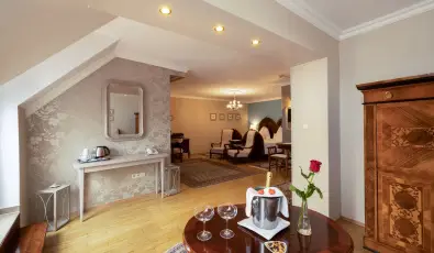 Sz�rcsa Hotel Sz�kesfeh�rv�r